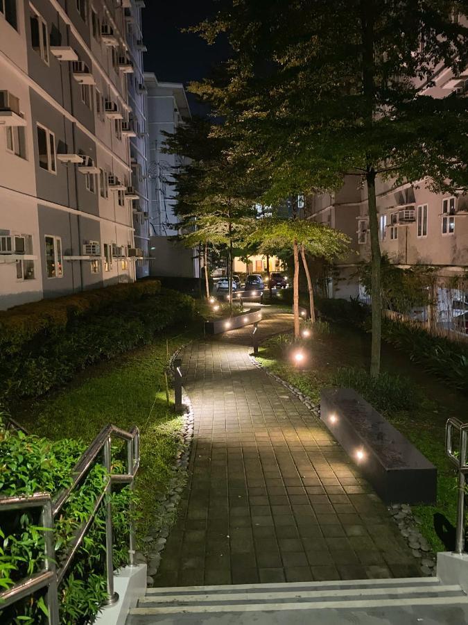 Agape Rentals In Trees Residences 캘루컨 외부 사진